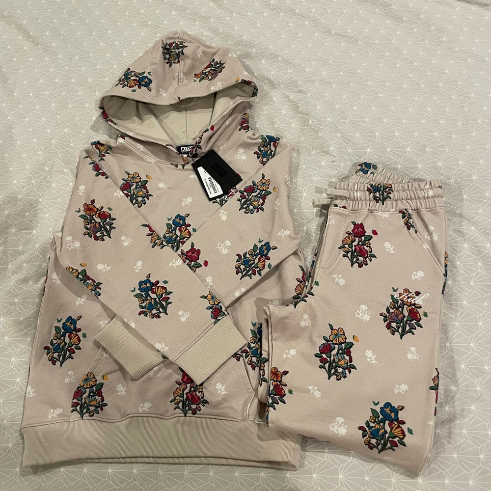 NWT KITH Girls Floral Sweatshirt and Sweatpants Set Size 8/9